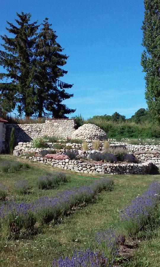 Villa Les Bories En Champagne Montlevon Exterior foto